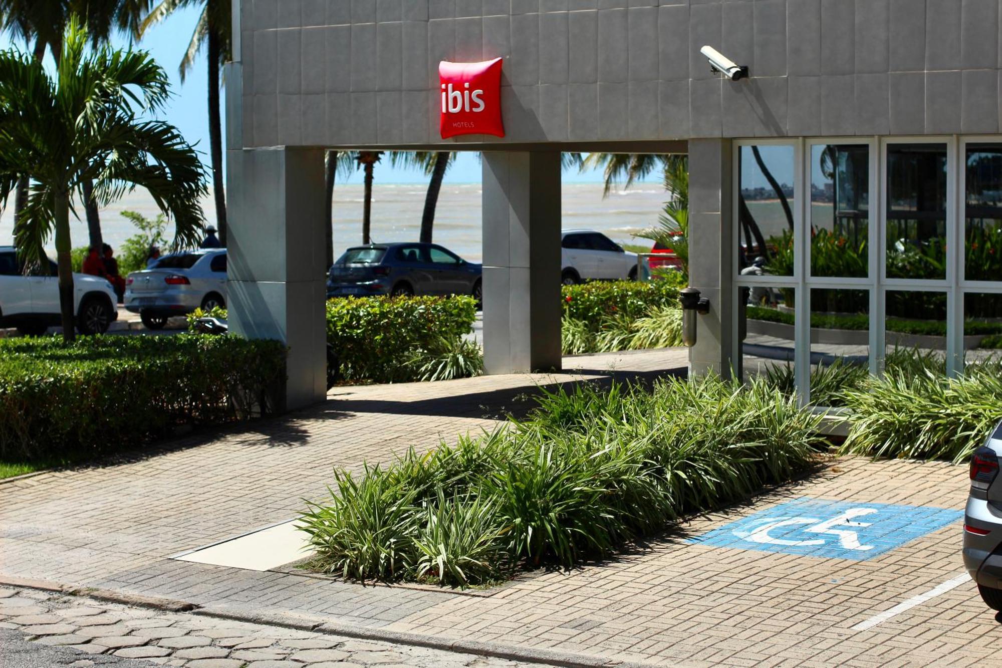 Ibis Hotel 3*